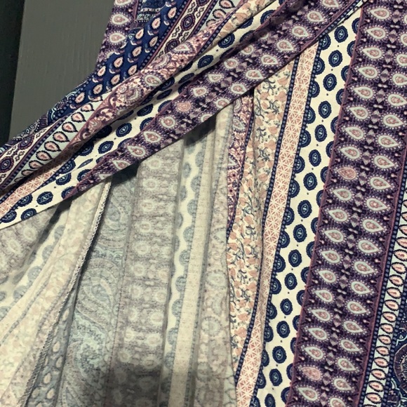 High low colorful printed Skirt with a tie on the side. Size: S A32 - Picture 4 of 5